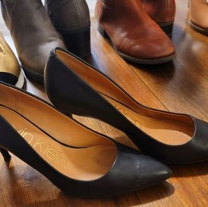 Calvin Klein size 9 black heel 3 inch heel